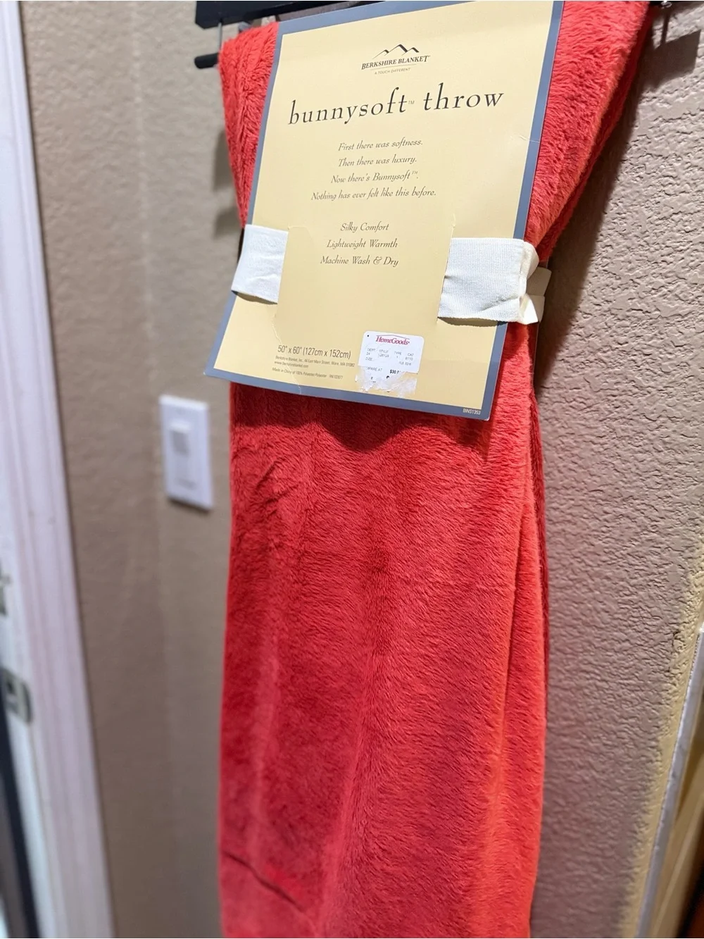 Red Plush Throw Blanket - Soft Cozy Home Bedding